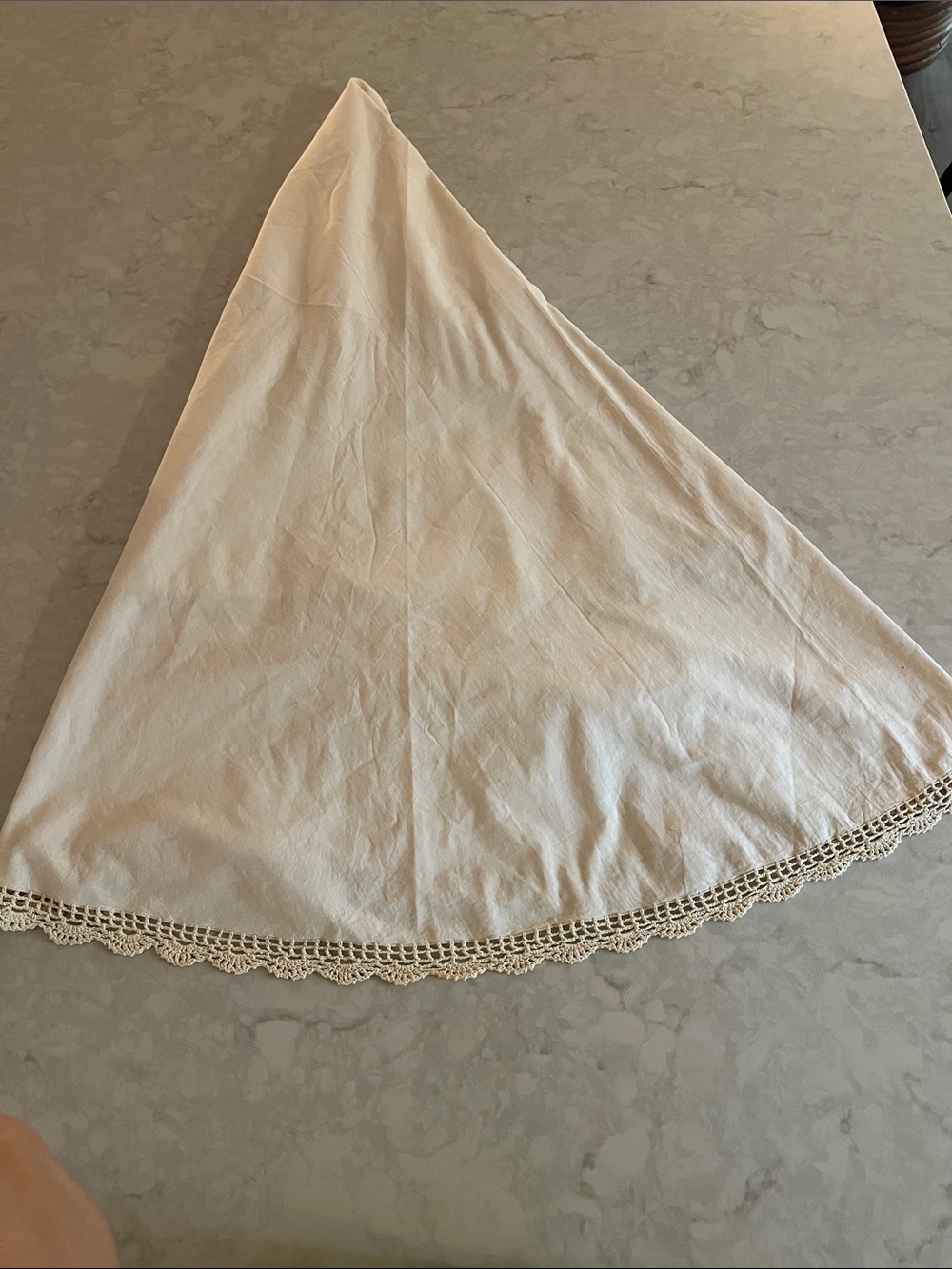 Vintage Martha Stewart round cotton tablecloth 70” lace crochet trim